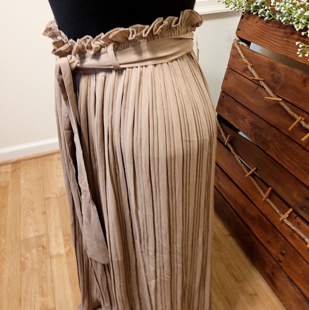 Tan Flowy Golash pants 👖